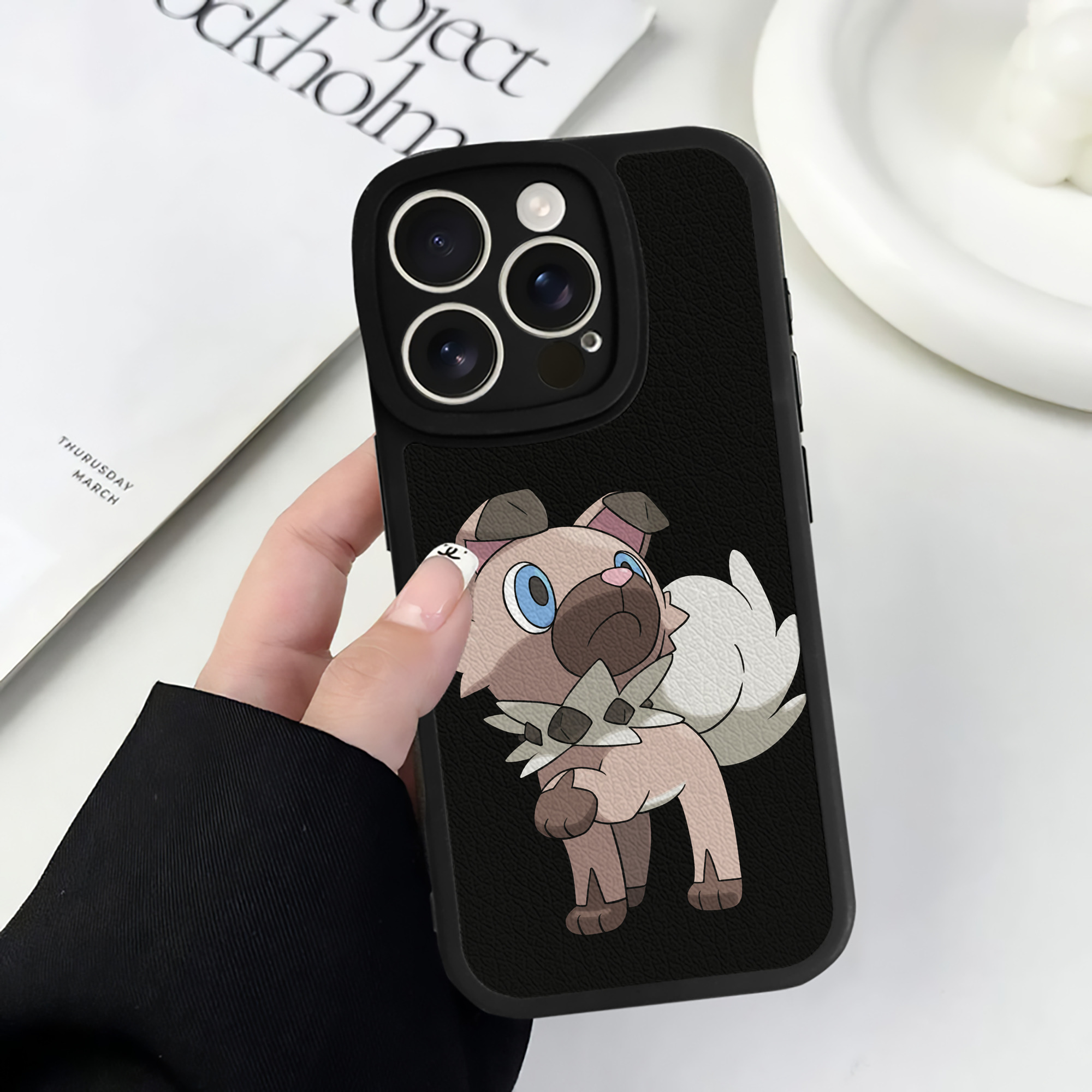 （画像用） ポケットモンスター Pokémon 【iPhone 16シリーズ対応】シリコンスマホケース（レザー調） 材質：シリコン